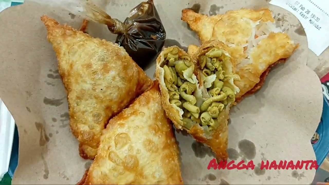 Martabak Madura Mak Ndut. Awalnya Jual di Parkiran Motor, Sekarang Naik Kelas.