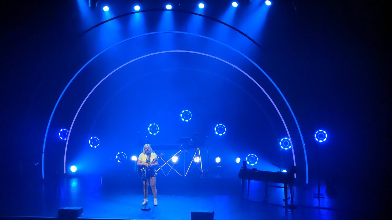 Louane - Le bateau coule - live in L'Olympia, Paris - 12.04.24