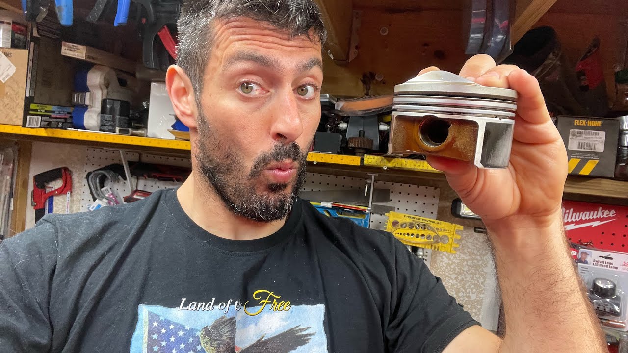 Installing Piston Rings on an Audi 2.0 FSI Piston.