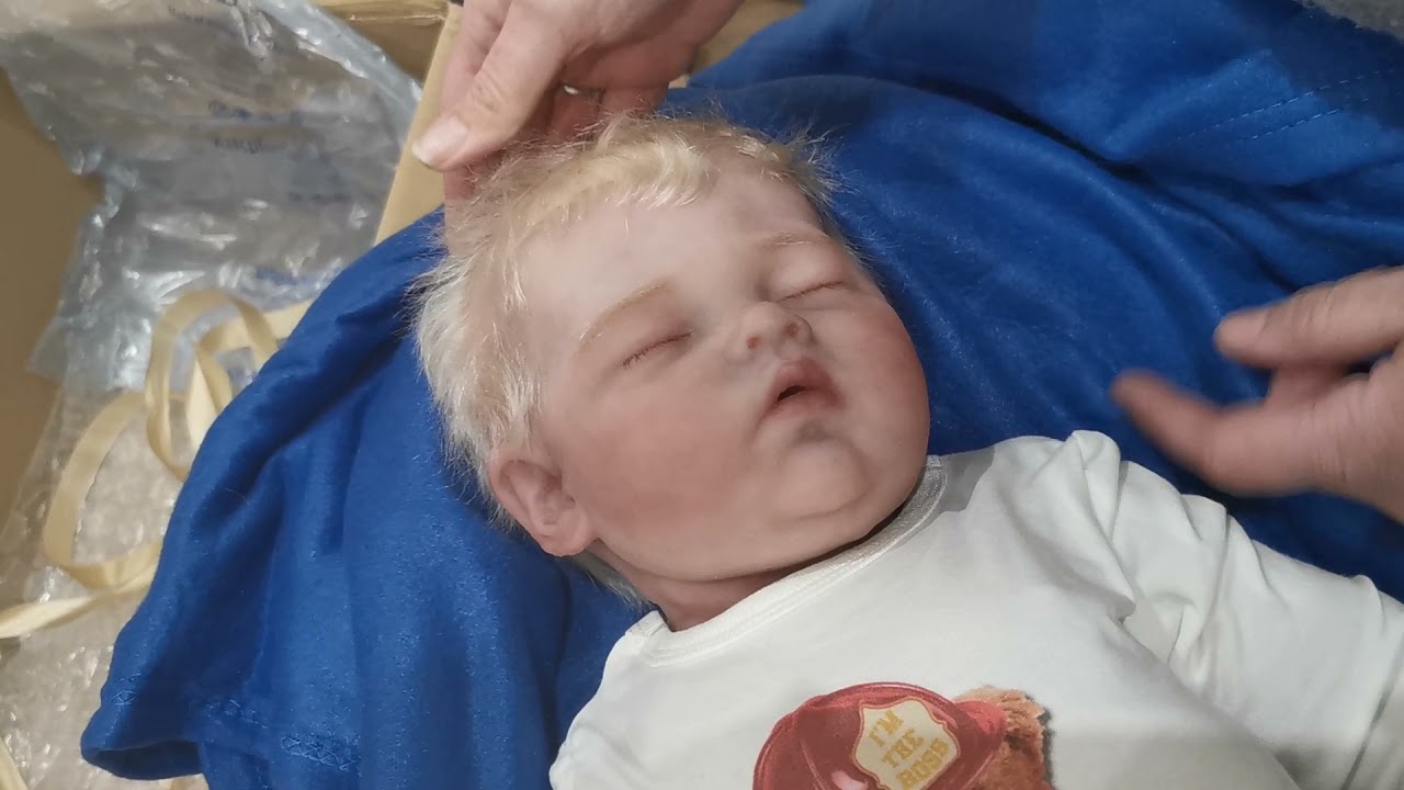 A very HUGE silikon baby box opening (Dean by dm_hstudio)