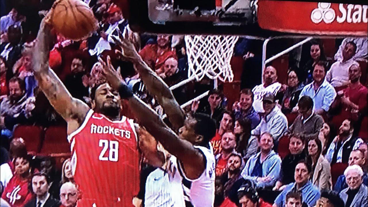 Tarik Black monster dunk 12/16/2017vs bucks