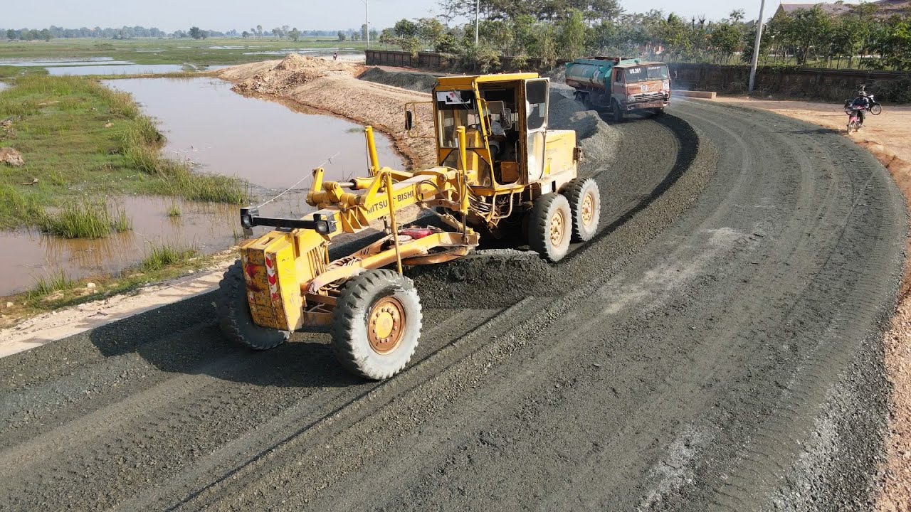 Techniques Skill Motor Grader Build Foundation Road , New Road Installing Road
