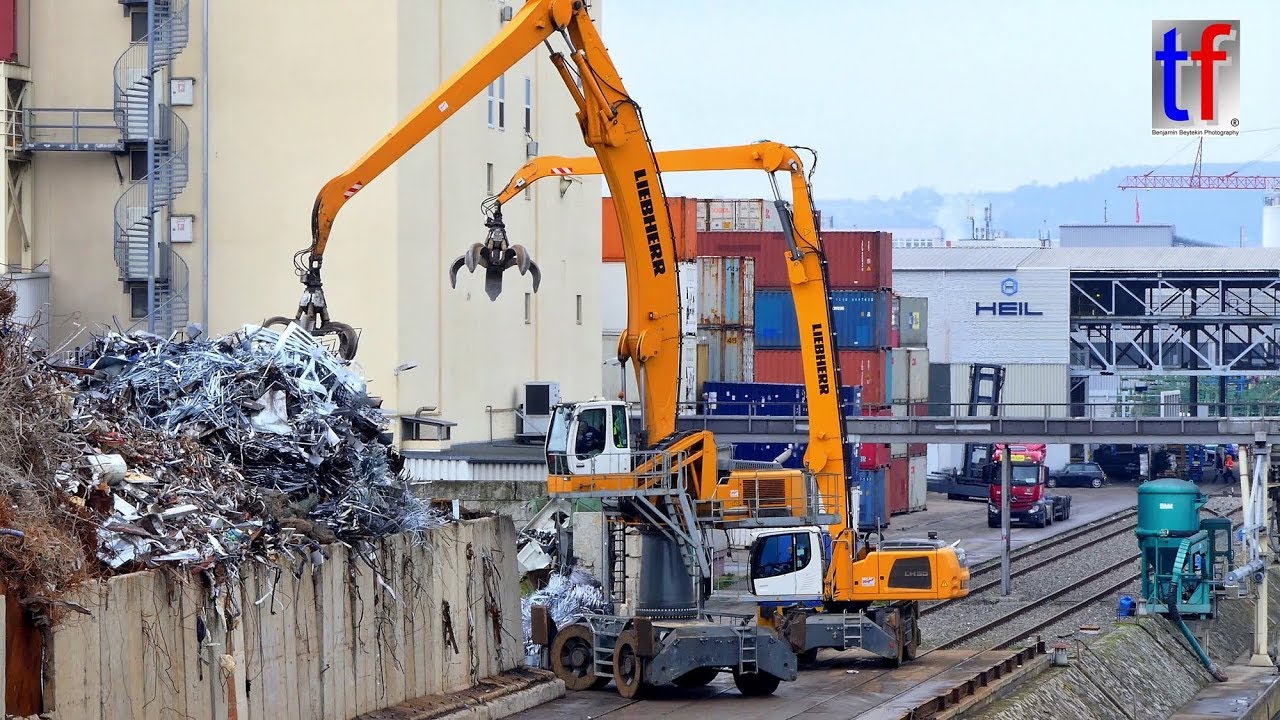 LIEBHERR LH 30 M, LH 50 M, A 944 C, Schrotthandel Hafen Stuttgart, Germany, 2017.