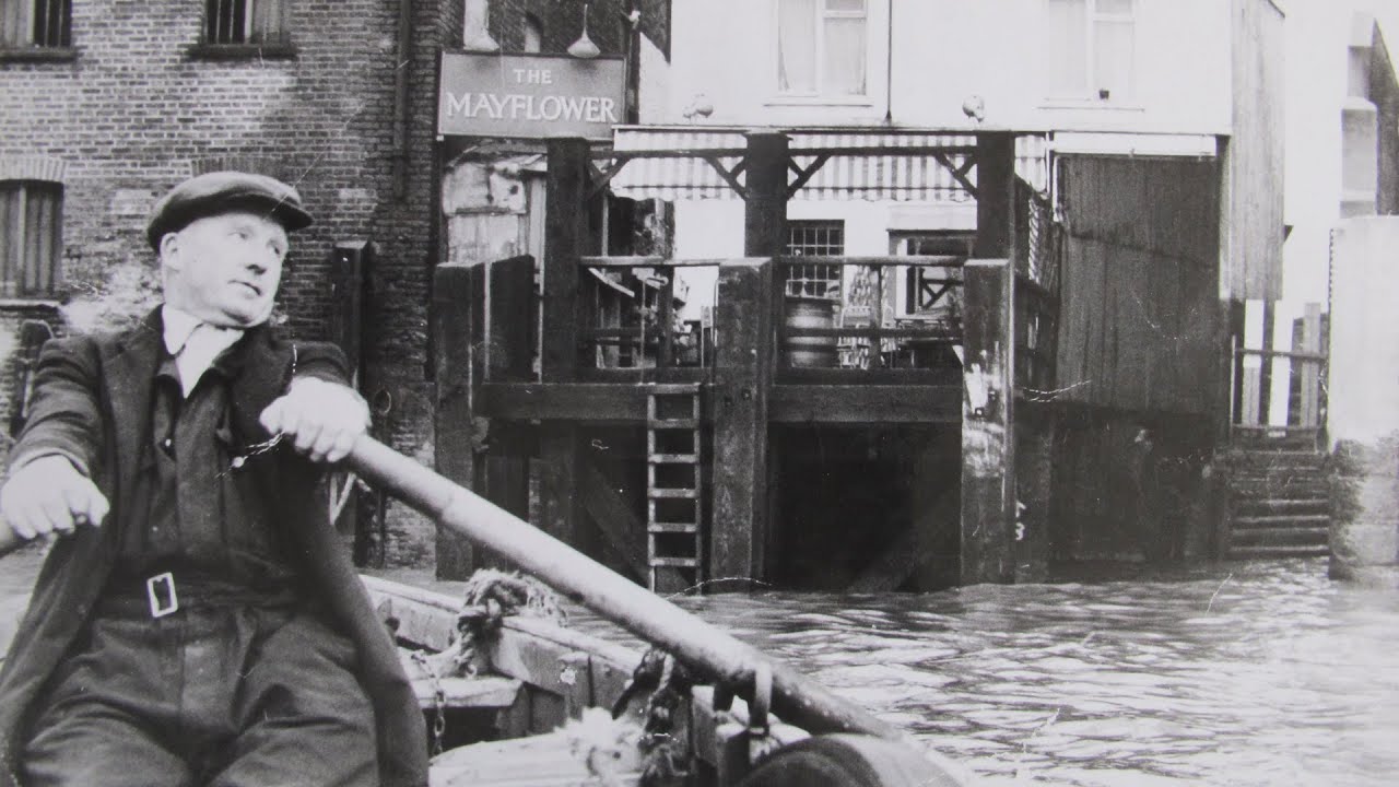 The Weekend Millionaires - An Oral History of the Thames Lightermen