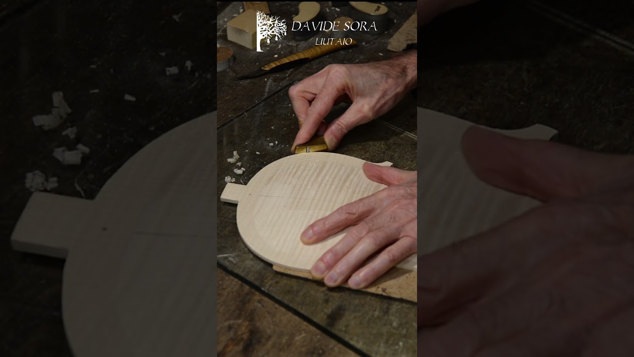 Viola2025 - Finitura dei bordi: pialletto piatto - Edge finishing: flat fingerplane 