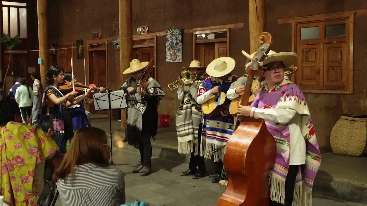&iexcl;El Tromb&oacute;n Loco Desata la Alegr&iacute;a Pur&eacute;pecha! 🎺