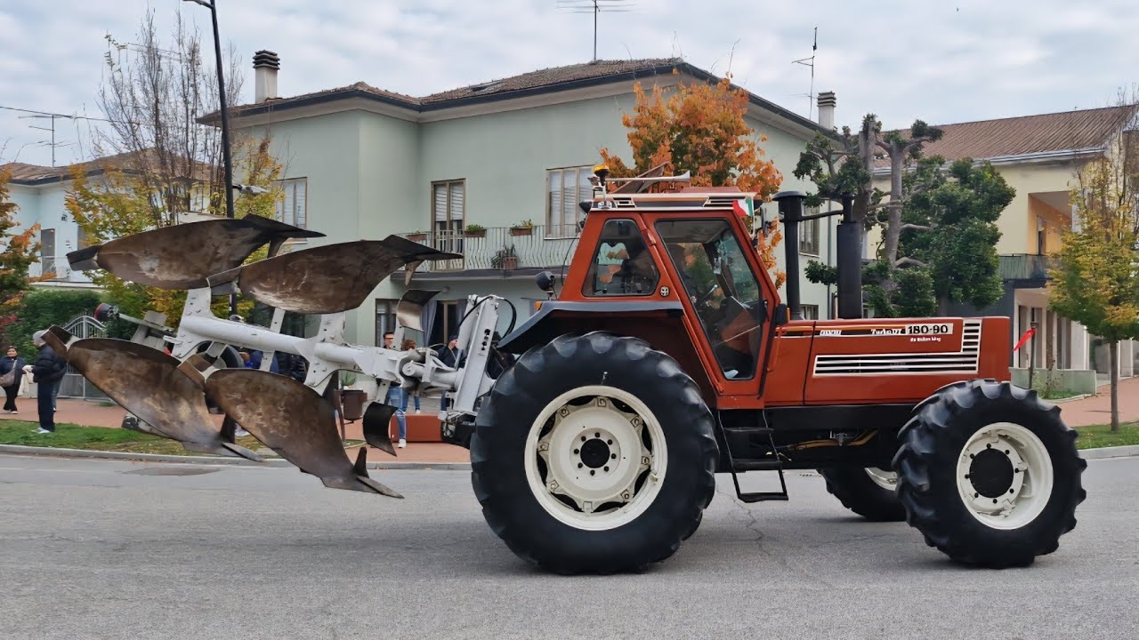 SFILATA DI TRATTORI ALLA 34° FESTA DI RINGRAZIAMENTO A POMPONESCO 2025 2 VIDEO
