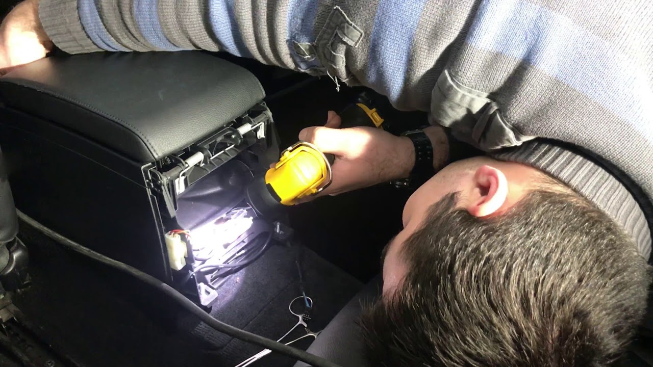BMW 3 Series E90, E91 Ashtray installation