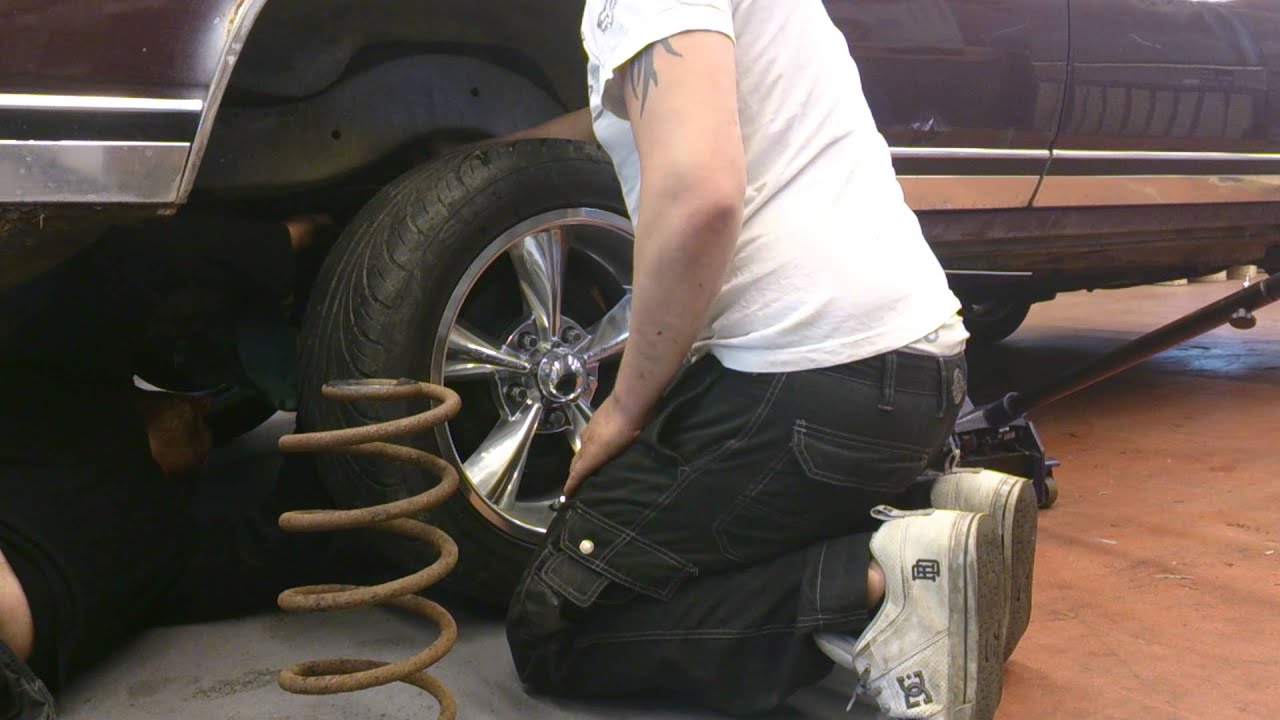 How to change the rear springs on a Chevy Caprice
