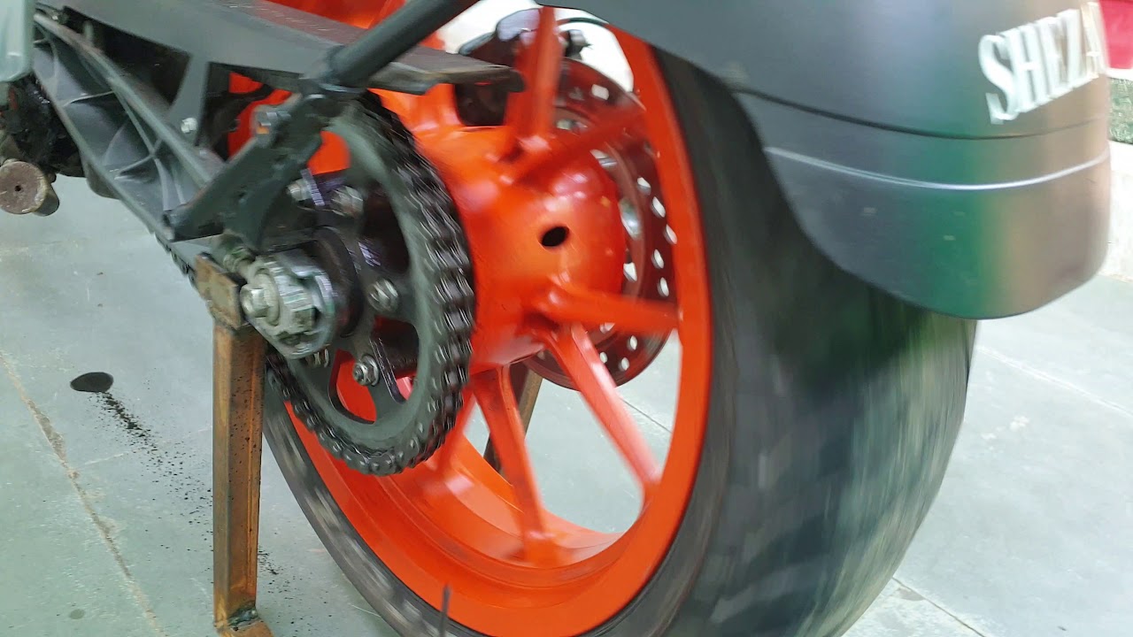 Ktm duke 200 chain cleaning and lubing short video. ⚙🔧