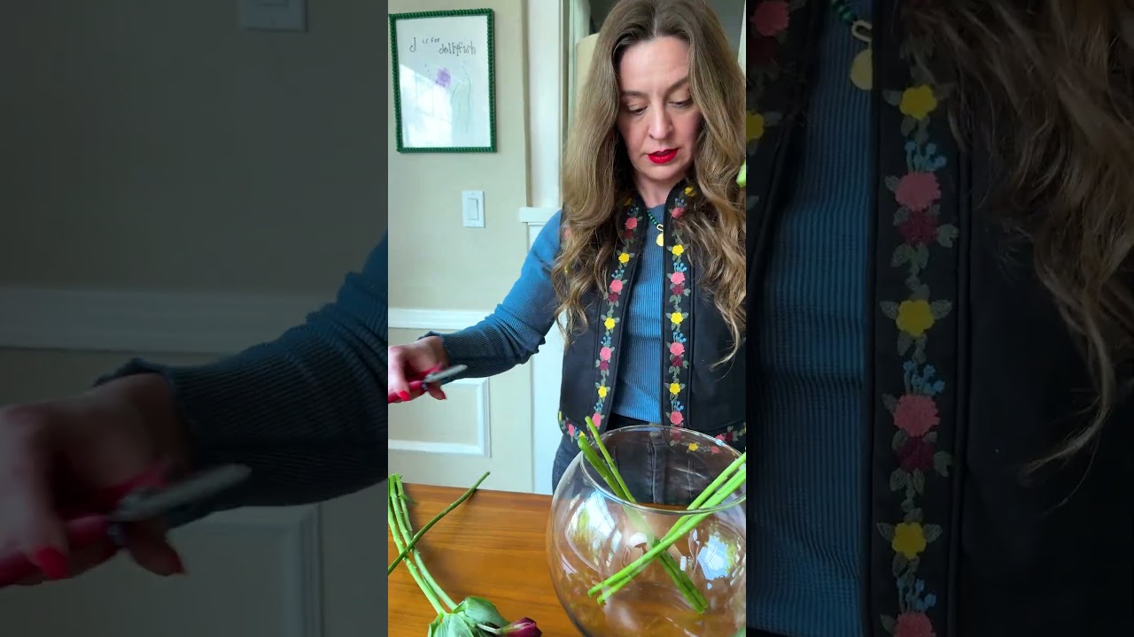 New floral trick to try! 🌸 #floraldesign #flowerarrangement #spring #flowers