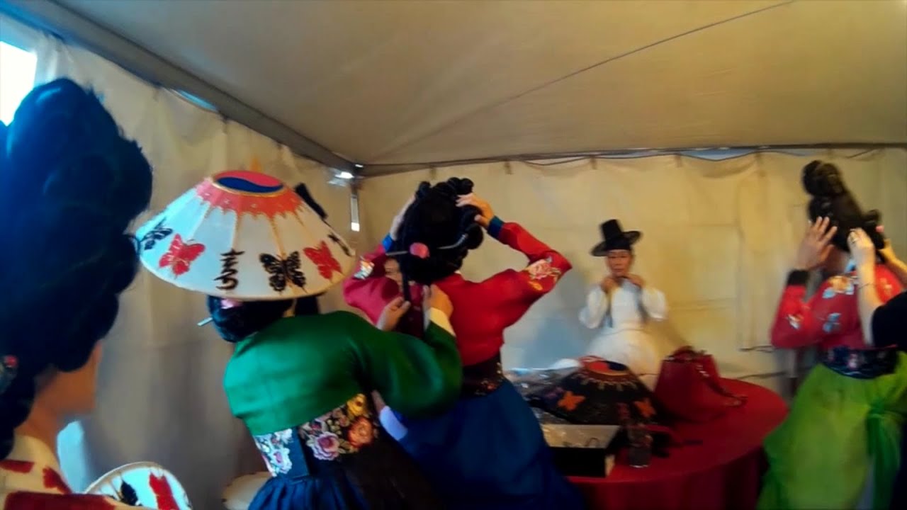 Inside of Korean Dancer Tent / 해외 이벤트에서 만난 한국 전통 무용팀의 천막