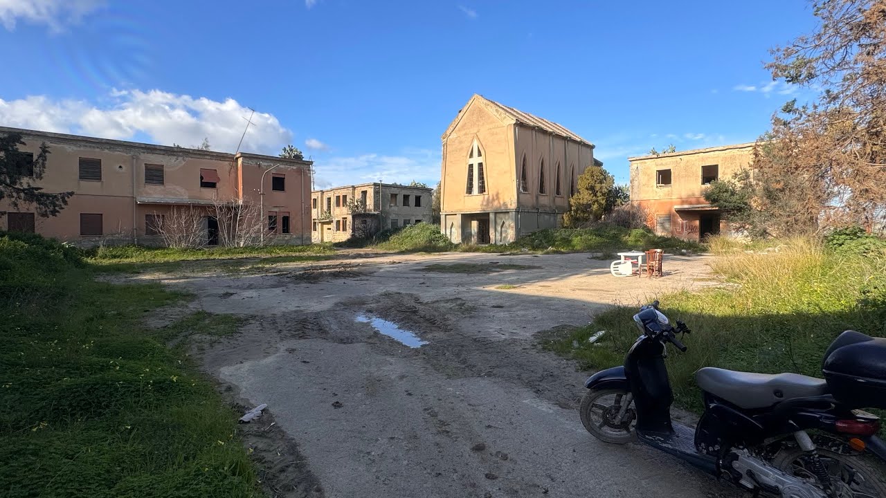BORGO ABBANDONATO ANCORA PIENO