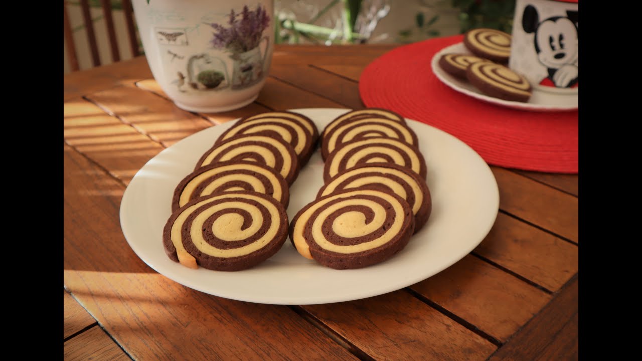 BISCUITI SPIRALA DE CIOCOLATA SI VANILIE/Galletas espiral de chocolate y vainilla