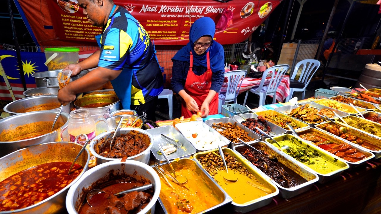What to Eat at Wangsa Maju Long Night Market 🍢 | KL Street Food Tour