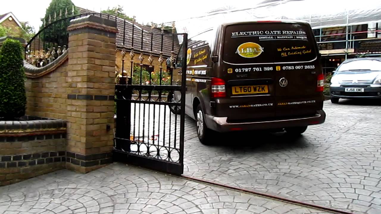 Automatic gate maintenance