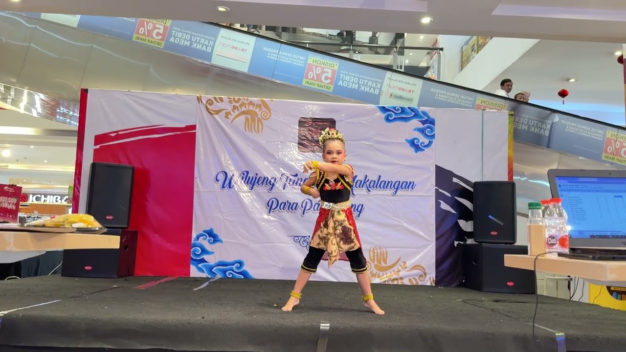 Ronggeng Nyentrik Lomba Transmart