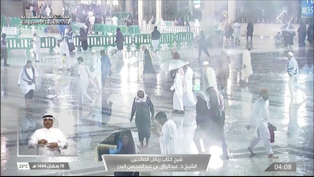🌧️😍 شاهد هطول الأمطار على جنبات الحرم النبوي ليلة 19 رمضان 1444هـ