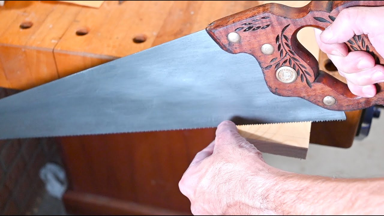 How to restore an old woodworking hand saw - Remove rust on saw blade and restore the handle