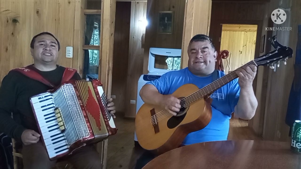 debajo del puente ,en guitarra Carlos Rodríguez guitarrista y voz de los Reales del valle
