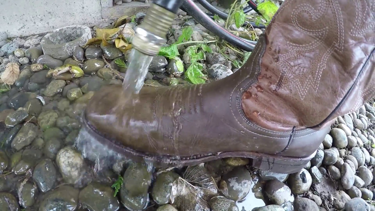 Review on Atsko's Sno-Seal original Leather Beeswax