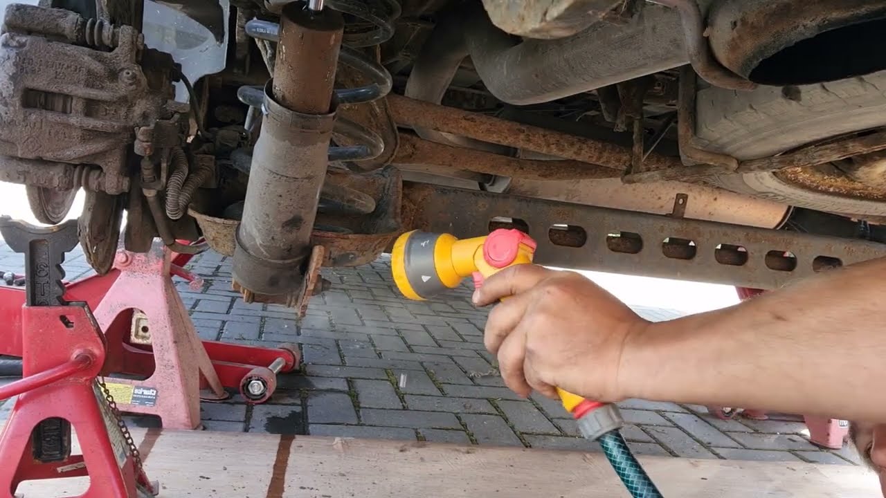 Vauxhall Vivaro Renault traffic seized up rear shocker bolts SORTED 👍