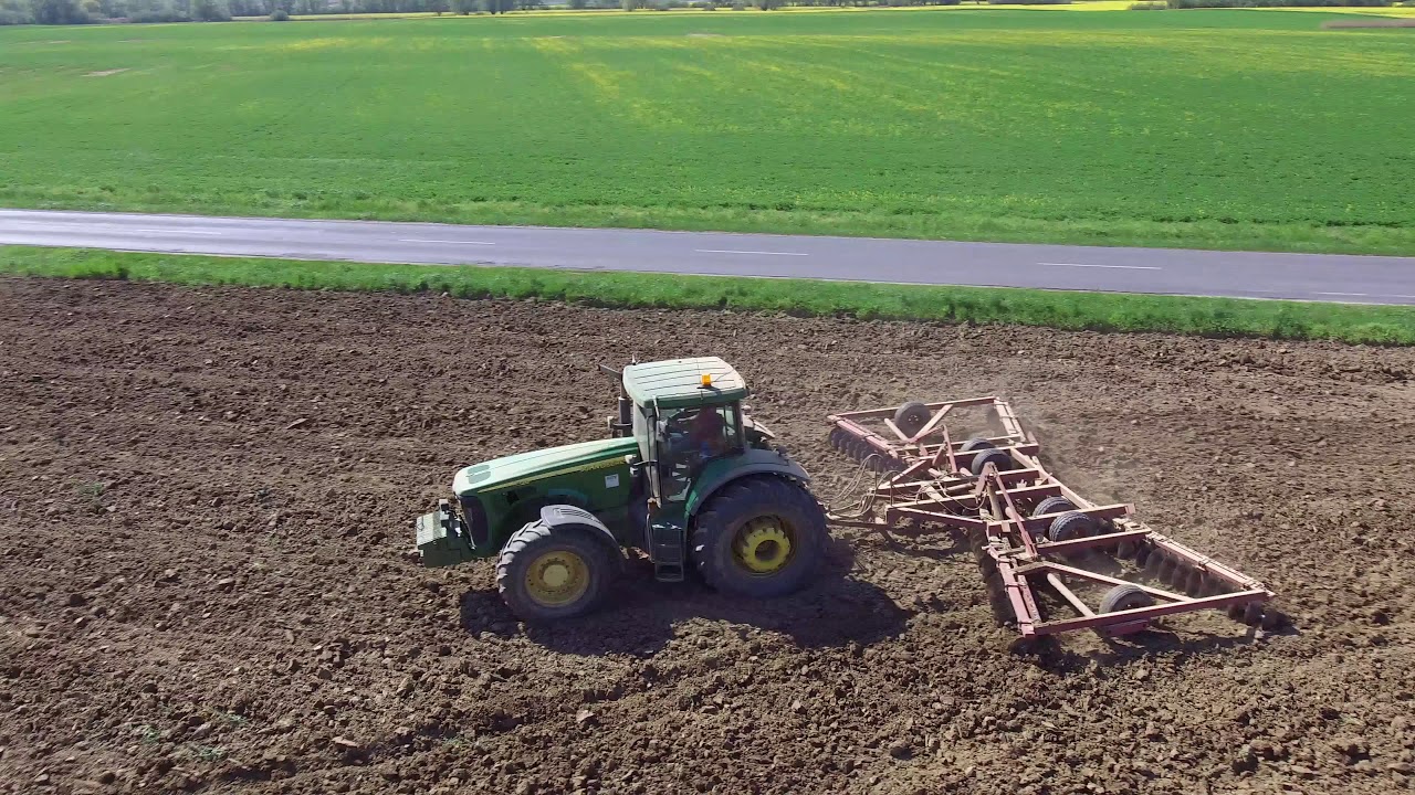 Első drónos felvételem: John Deere 8220 IH 7.6 X disc in 4K