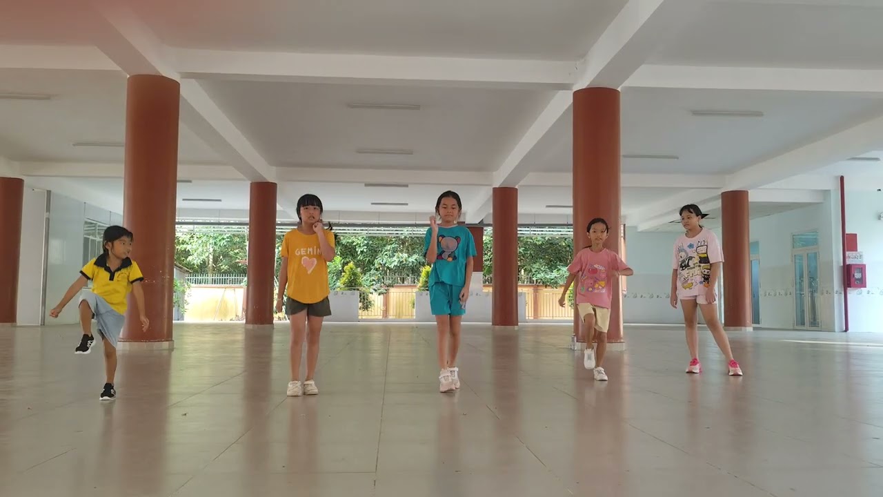 Luyện chân: Bướm say