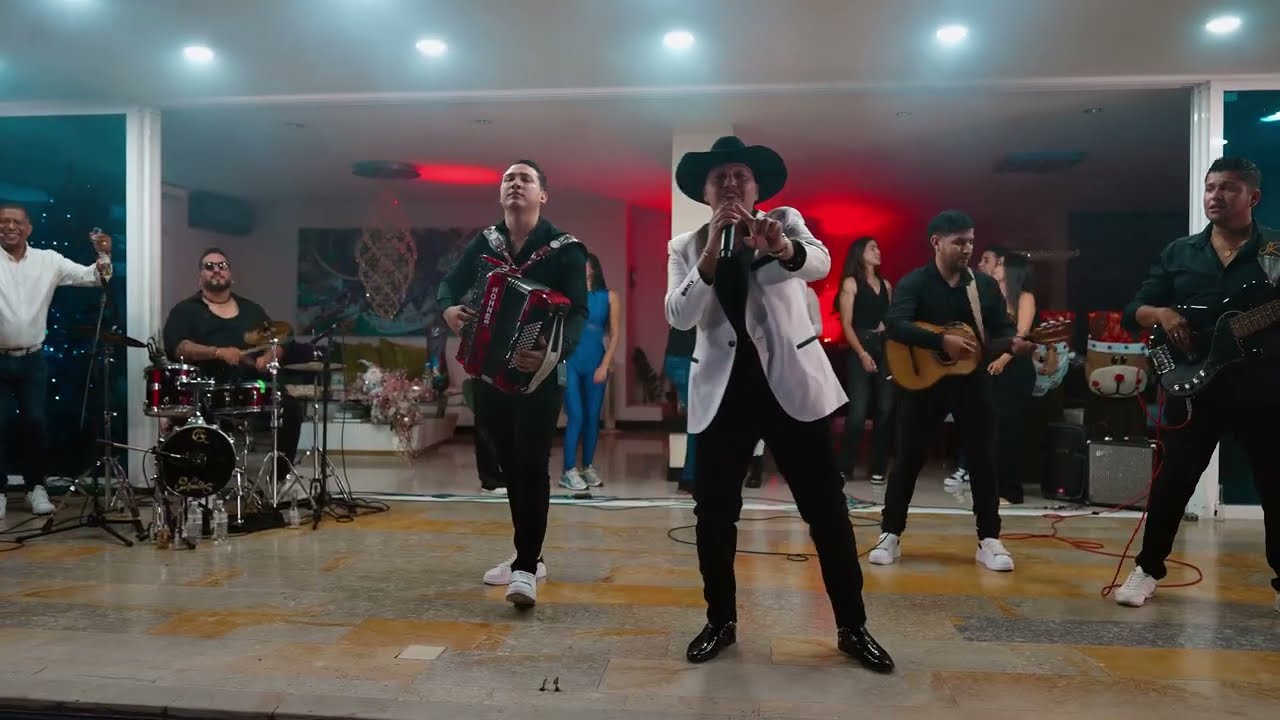 Determiname Un Poquito - Victor Erazo (EN VIVO)