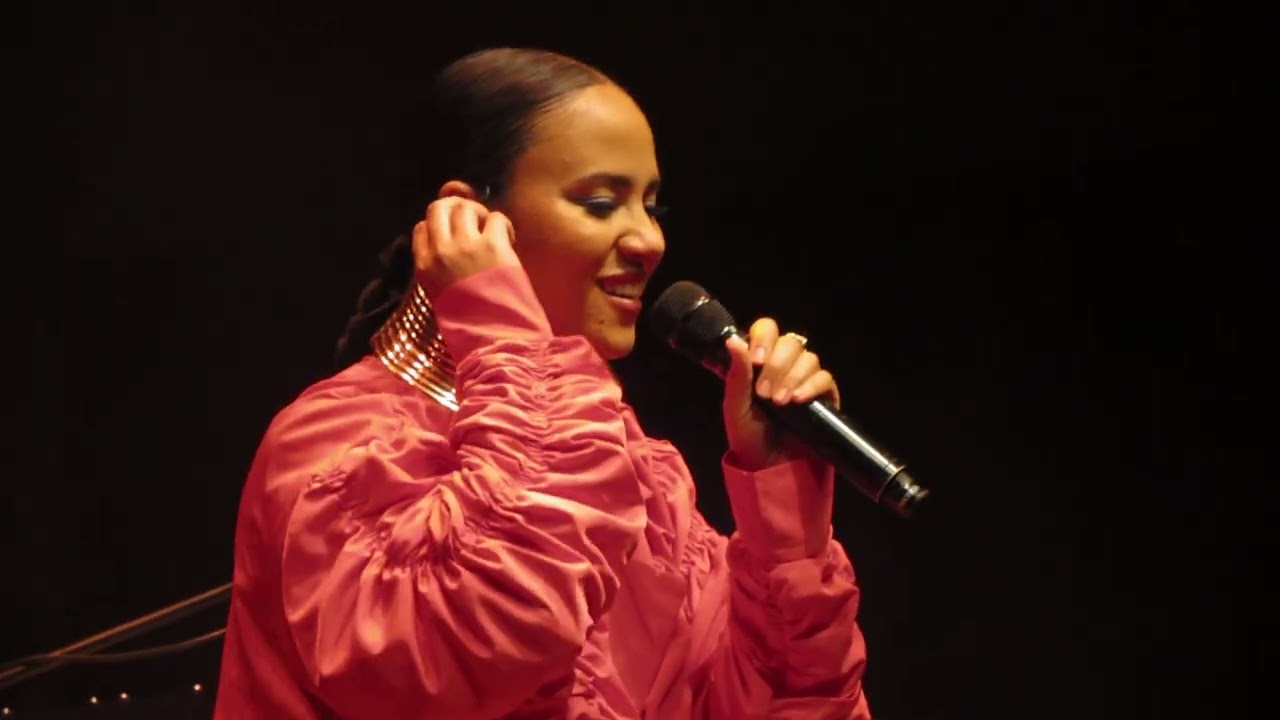 MAYRA ANDRADE "Afeto" | Circo Voador 2022 Brasil
