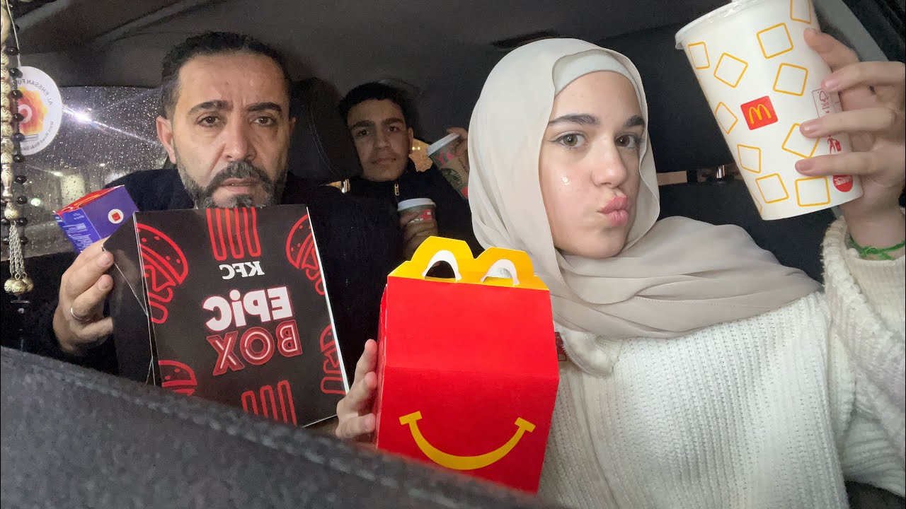 تحدي السيارة اللي قدامنا تحدد اكلنا!!