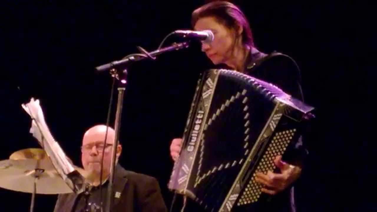 Tytti Pelkonen - Iltatähti - tango,  säv. Onni Laihanen