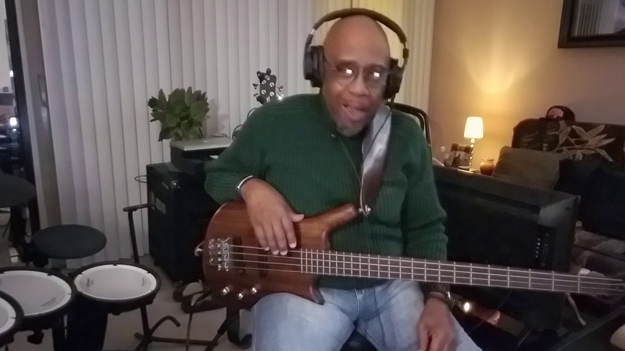 Warwick Basses: Thumb BO & Corvette Std 4