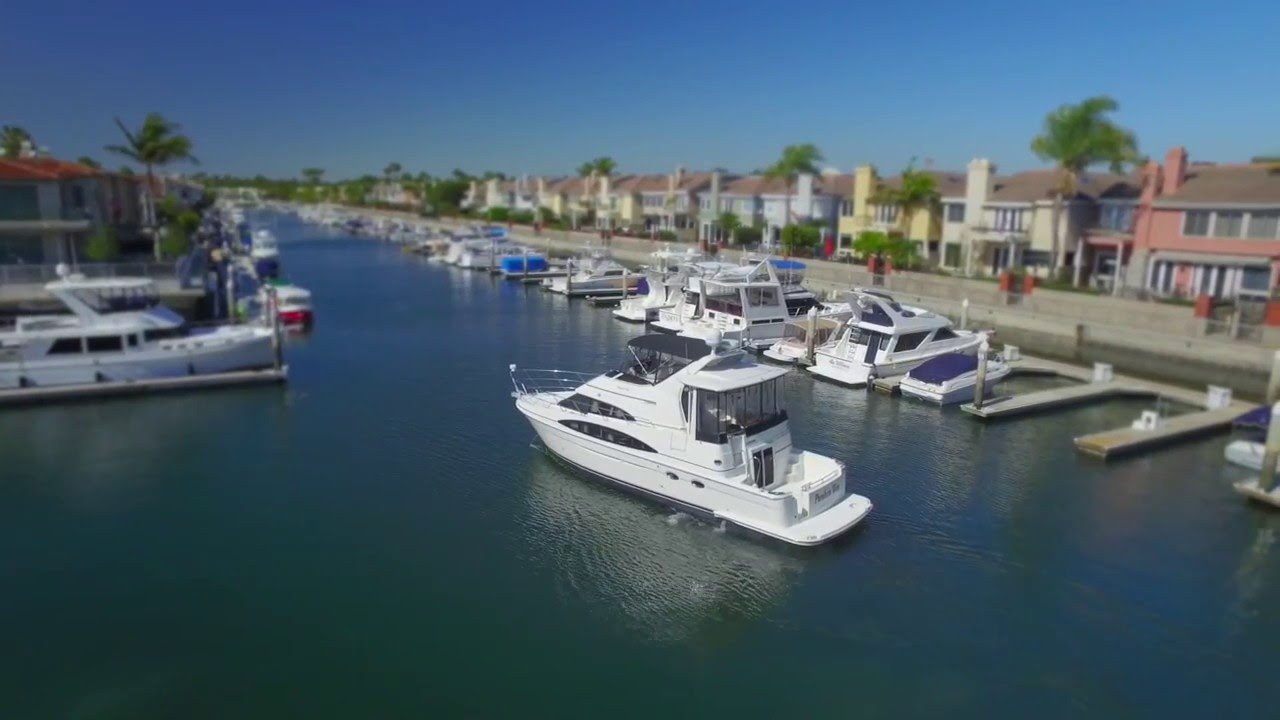 2005 44' Carver 444 Cockpit Motor Yacht