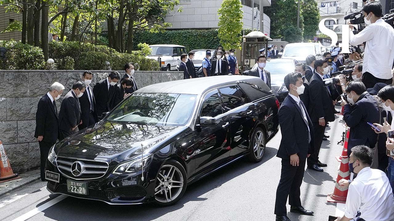Abe's body returns home as Japan grieves