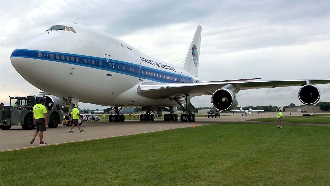 Wing Wave! Pratt & Whitney 747SP Departs EAA Airventure Oshkosh 2025 | C-GTFF
