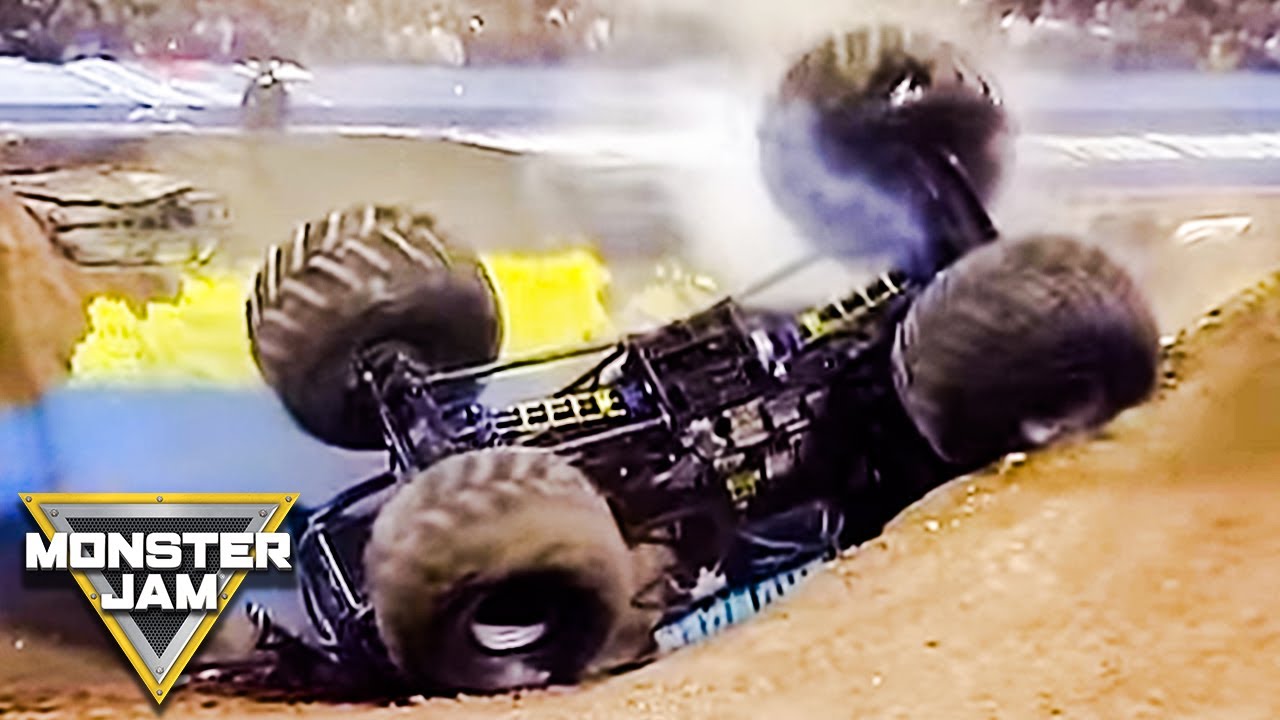 Blue Thunder Freestyle | Monster Jam World Finals XI | Monster Jam