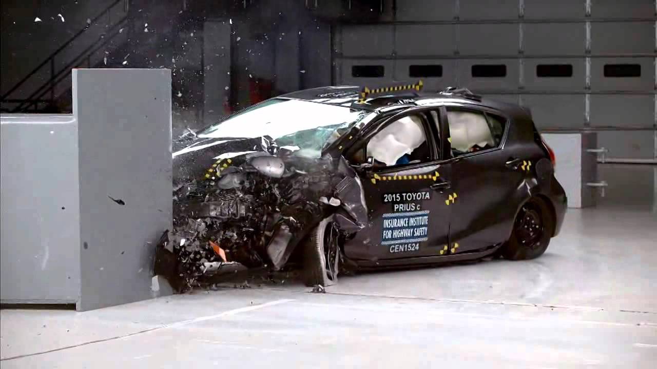 2015-2020 Toyota Prius c / Aqua (Hybrid) IIHS Small-Overlap Crash Test