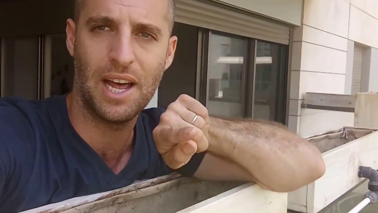 איך עושים ניקוז לאדניות עץ על המעקה