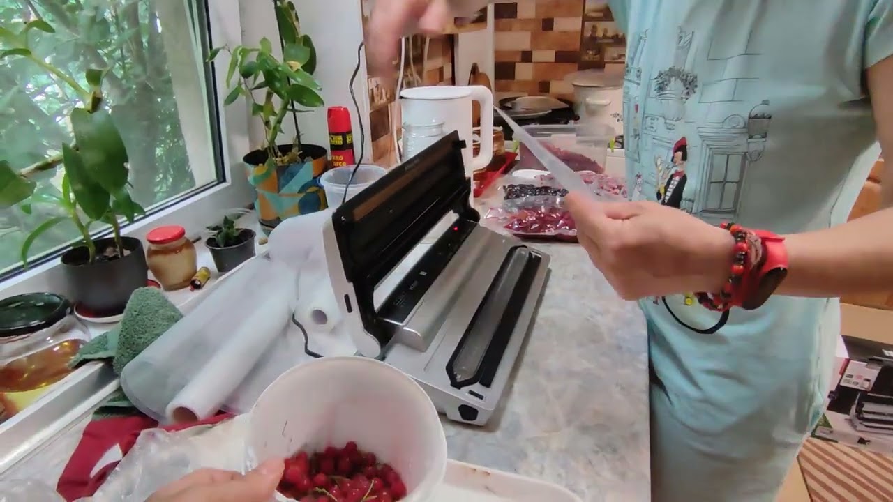 Вакууматор Caso VC 300 pro.Заготовки на зиму садовини,черешня,смородина та малина.