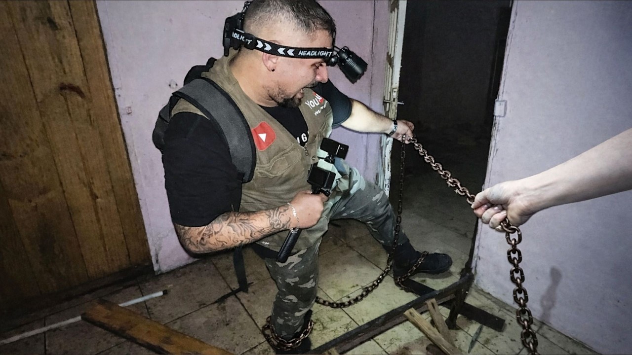 FANTASMA DA MENINA ESCRAVIZADA TENTA ME ACORRENTAR NESSA CASA ASSOMBRADA!