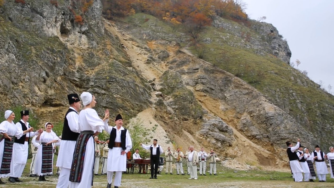 Marian Medregoniu si Doina Gorjului - Trecui sara pe uliță