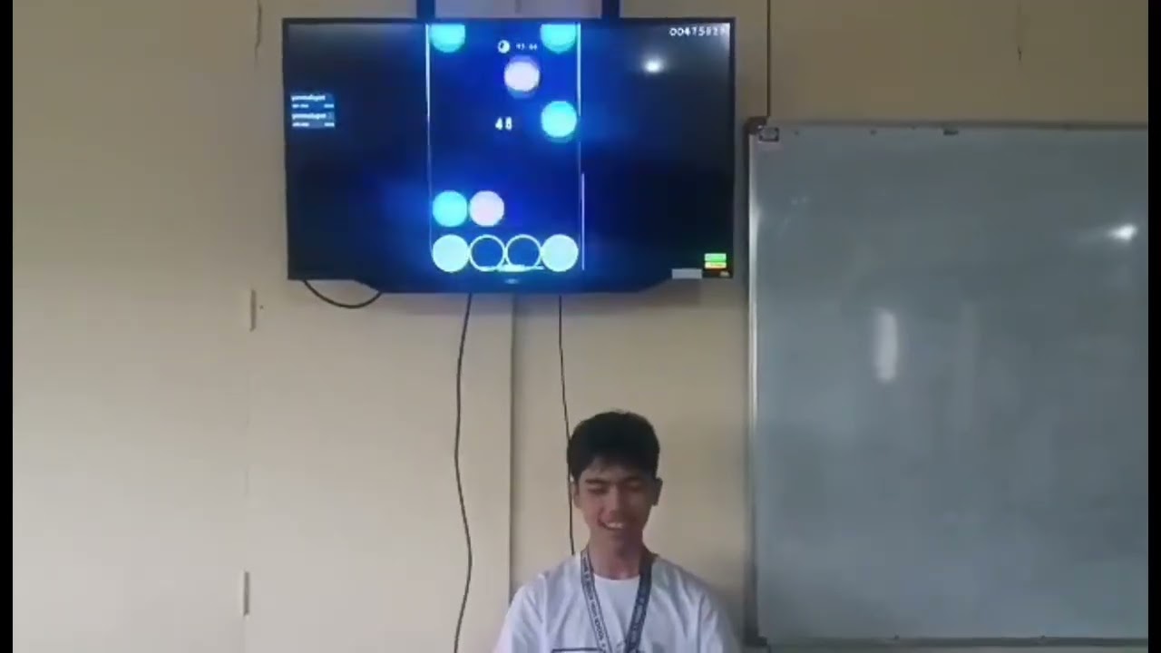 rusted khufal plays osu mania in school