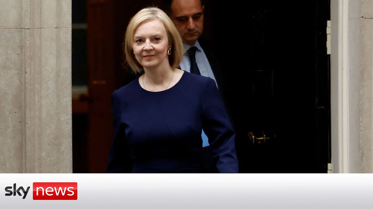 Mini-budget: Liz Truss takes 'huge political risk' in borrowing spree