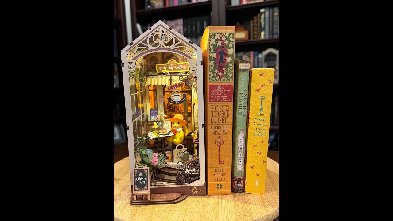 Holiday Café Book Nook by Rolife