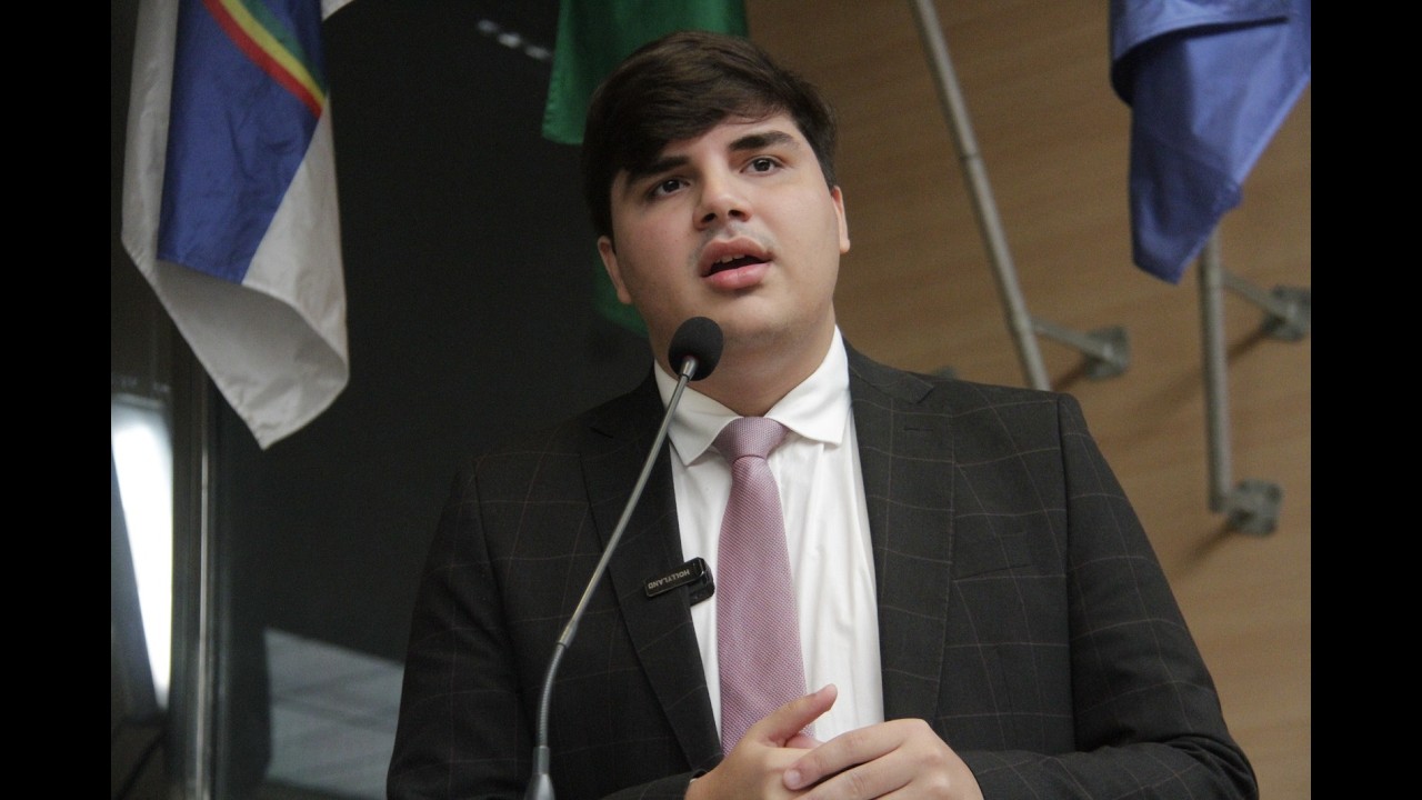 Alef Collins fala sobre requerimentos de sua autoria