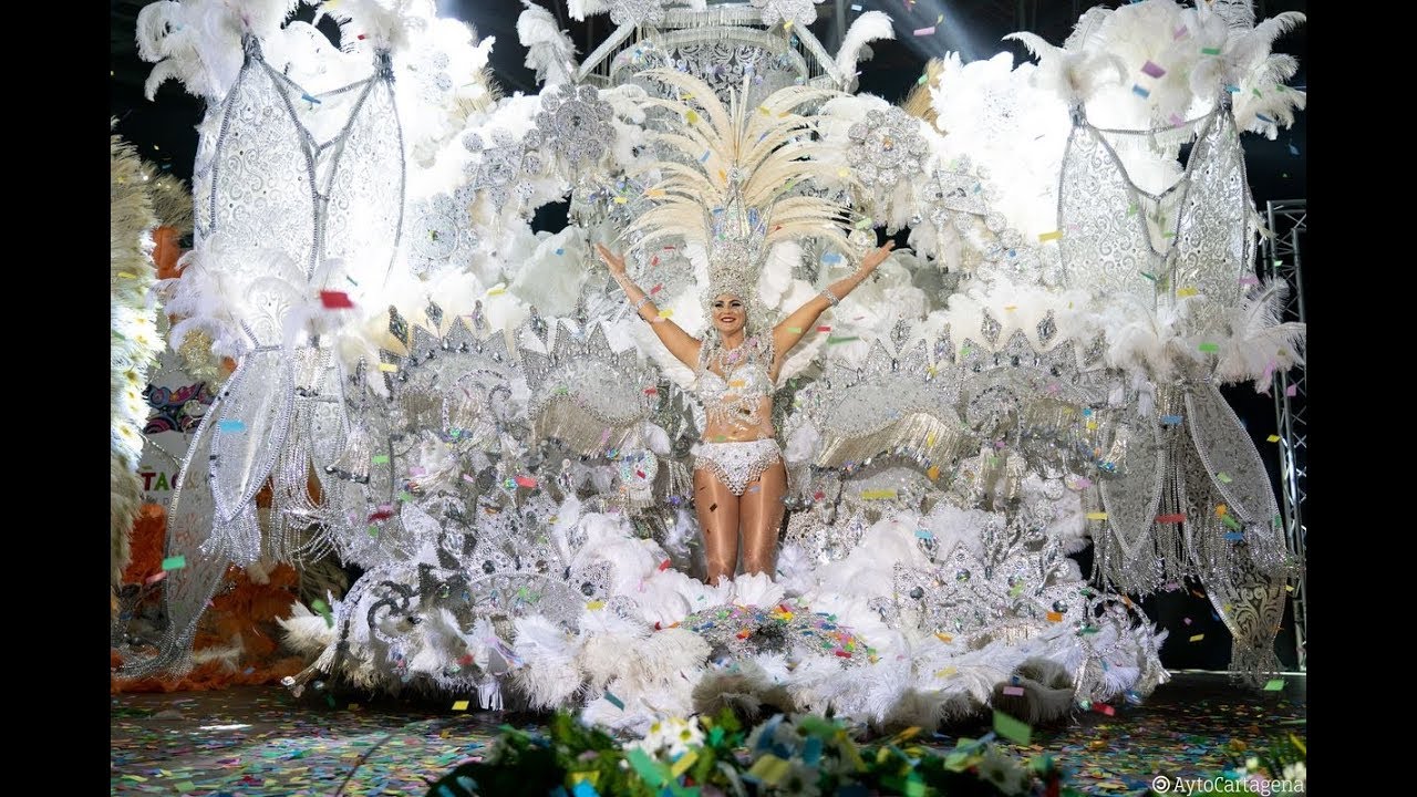 Arranca el Carnaval en Cartagena entre máscaras, disfraces y mucho color y humor