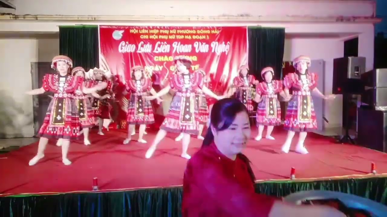 XUÂN VỀ TRÊN RỪNG NÚI ( nhóm dân vũ Hoa Hướng Dương biểu diễn giao lưu văn nghệ 8/3)