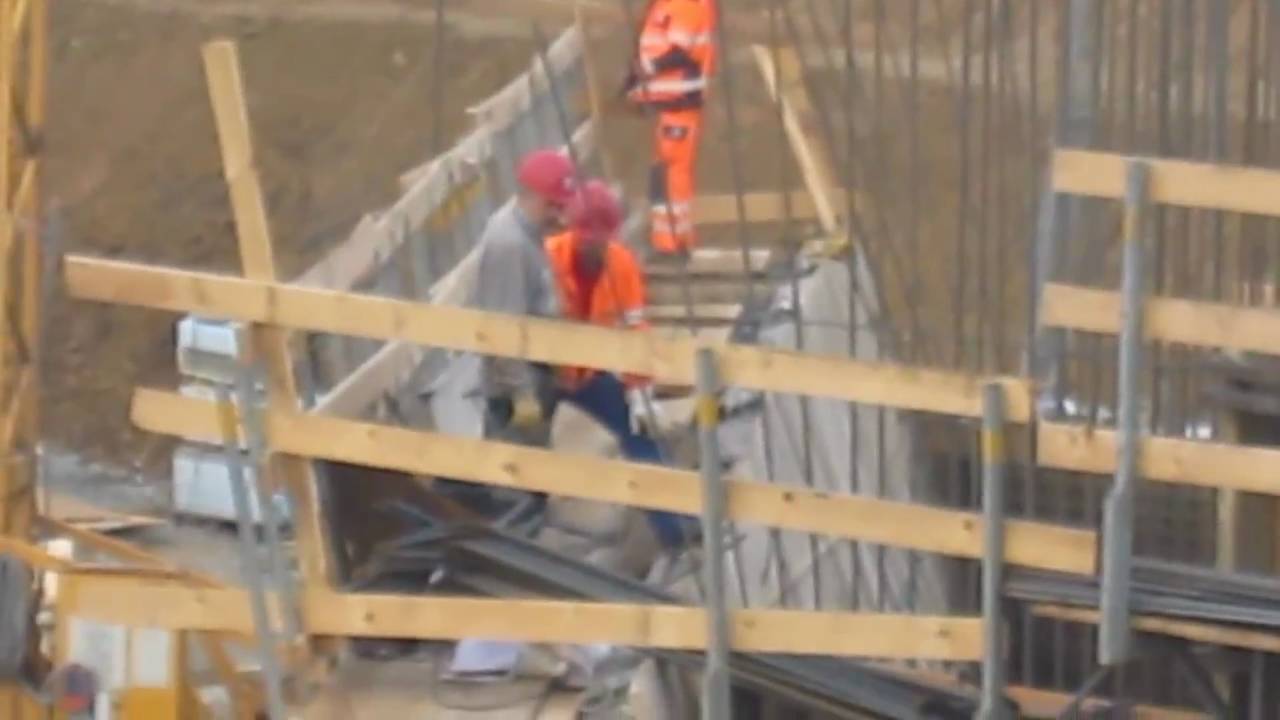 A44 - Und sie arbeiten doch!