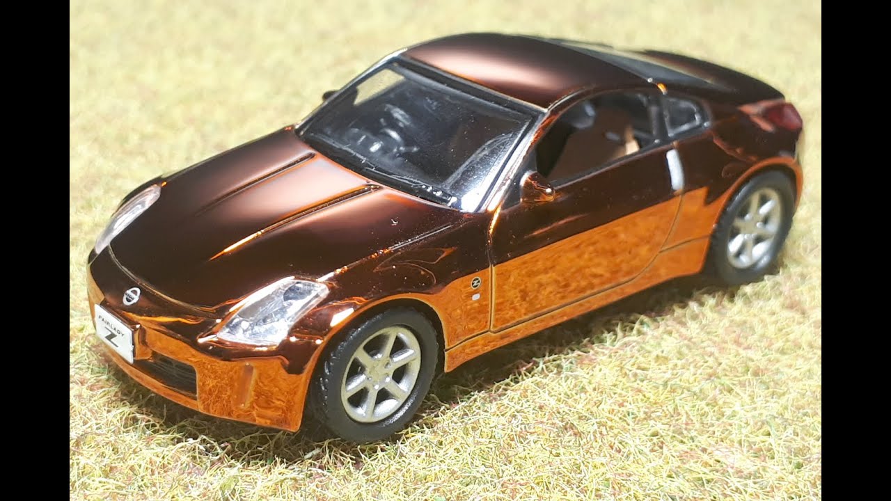 Обзор модели автомобиля Nissan Fairlady Z 350Z Z33 в масштабе 1/64 от Kyosho, представленной на 4...